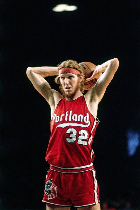 波士顿凯尔特人训练开放日，窗口期止住颓势引欢呼，NBA常规赛在即，球探报告显示潜力的简单介绍