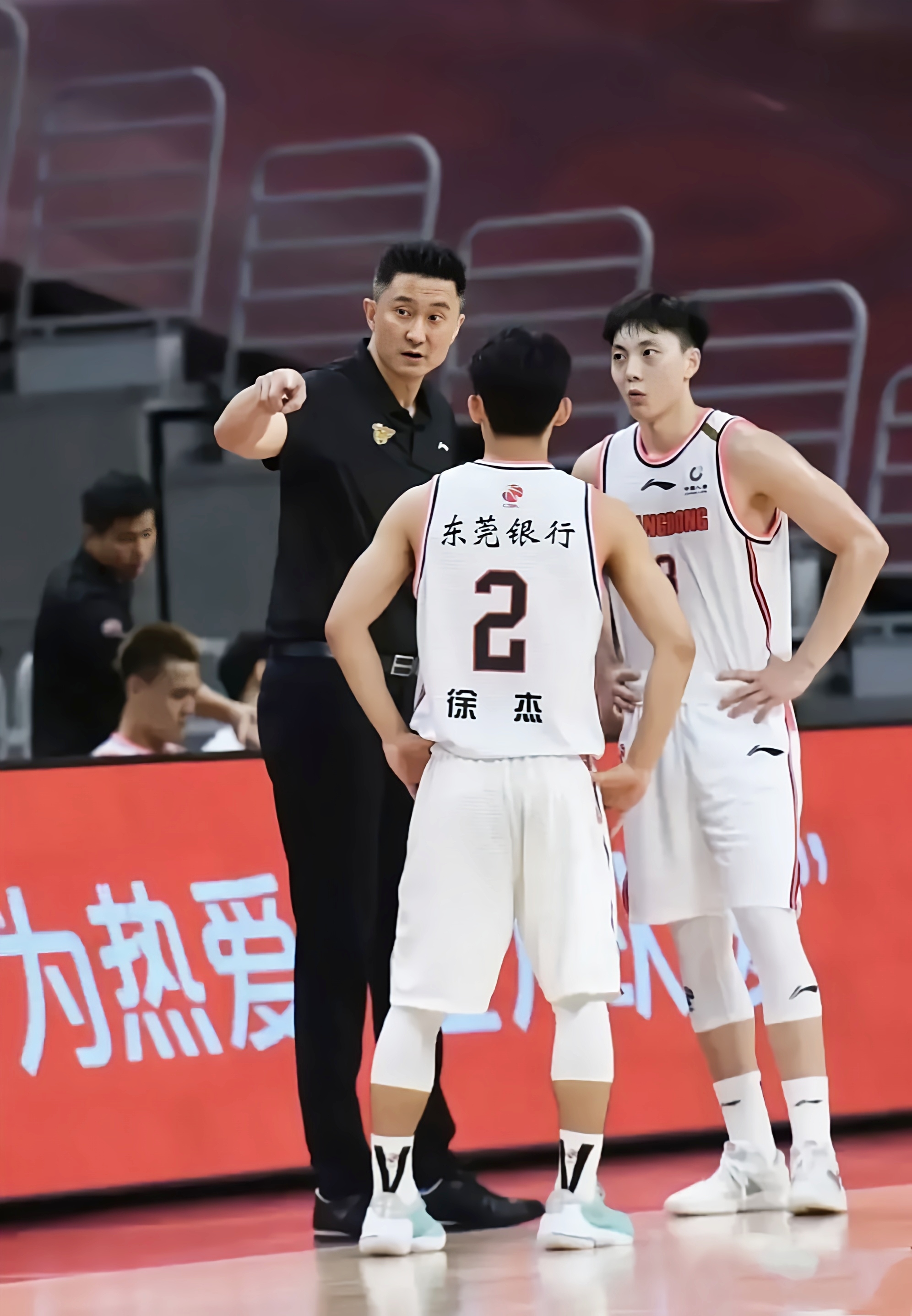 包含广东宏远内部会议纪要流出——今晨远射贴柱；CBA常规赛使命明确；临场指挥获称赞的词条